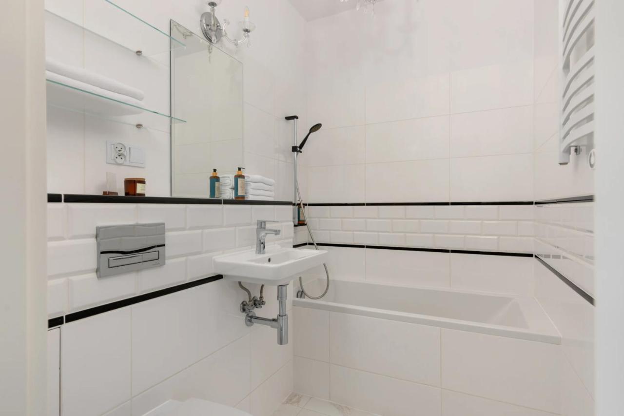Przestronny Apartament Z Widokiem Na Miasto W Warszawie ワルシャワ エクステリア 写真